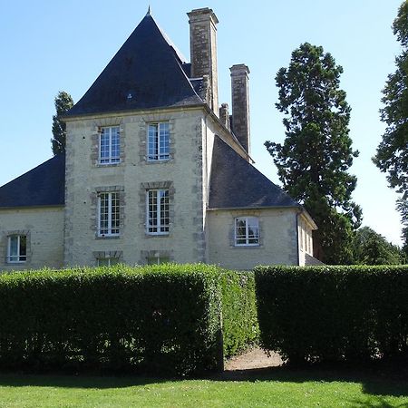 Chateau Turgot Gites Bons-Tassily Δωμάτιο φωτογραφία